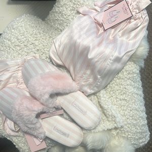 New victoria secret pink slippers Large